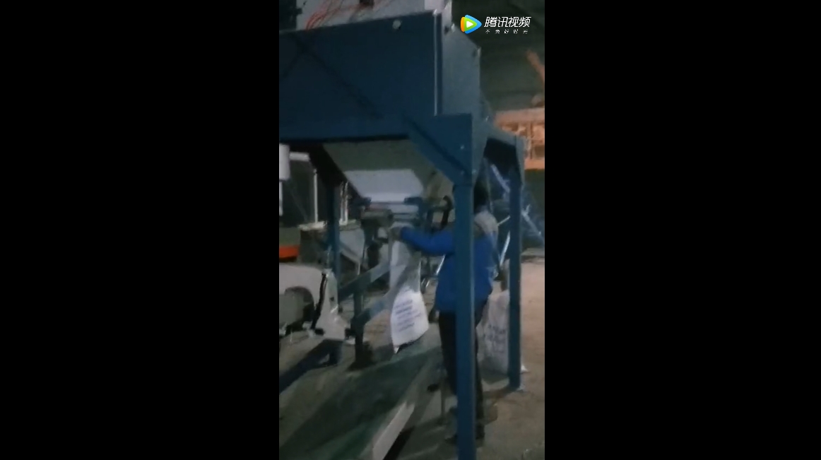 耐火材料包裝機使用現場