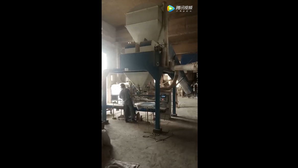 河南鞏義市邢老板的耐火材料包裝機正